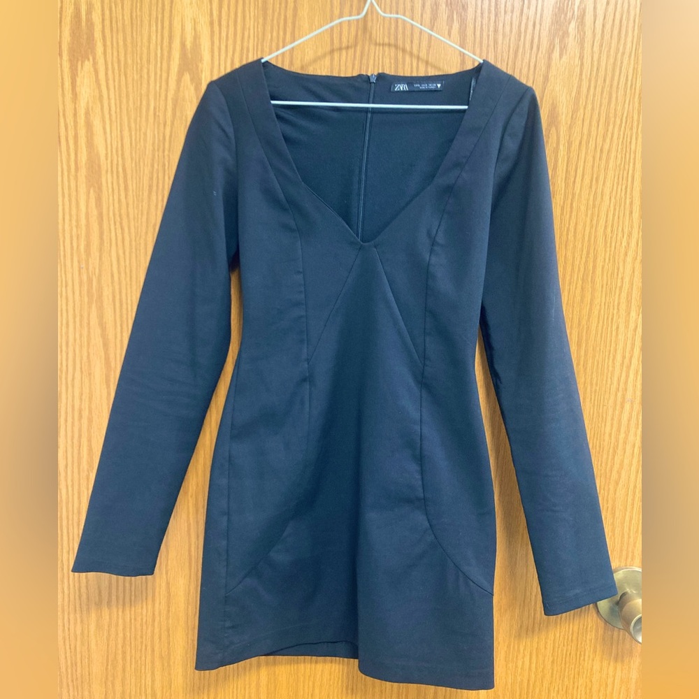 Deep v little black dress with sleeves. Women’s small.